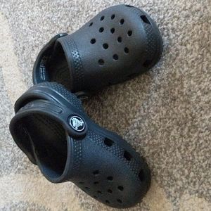*Like New Baby/toddler crocks size 5